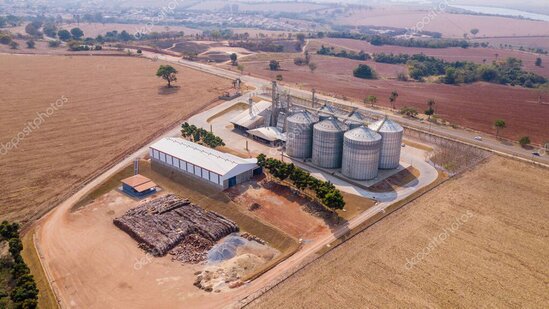Drone che effettua riprese aeree su un paesaggio urbano