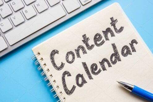 Calendario editoriale con post programmati su schermo